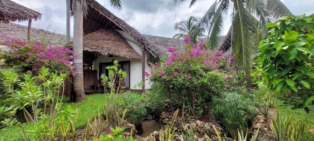 ماتيموي Kena Beach Hotel المظهر الخارجي الصورة